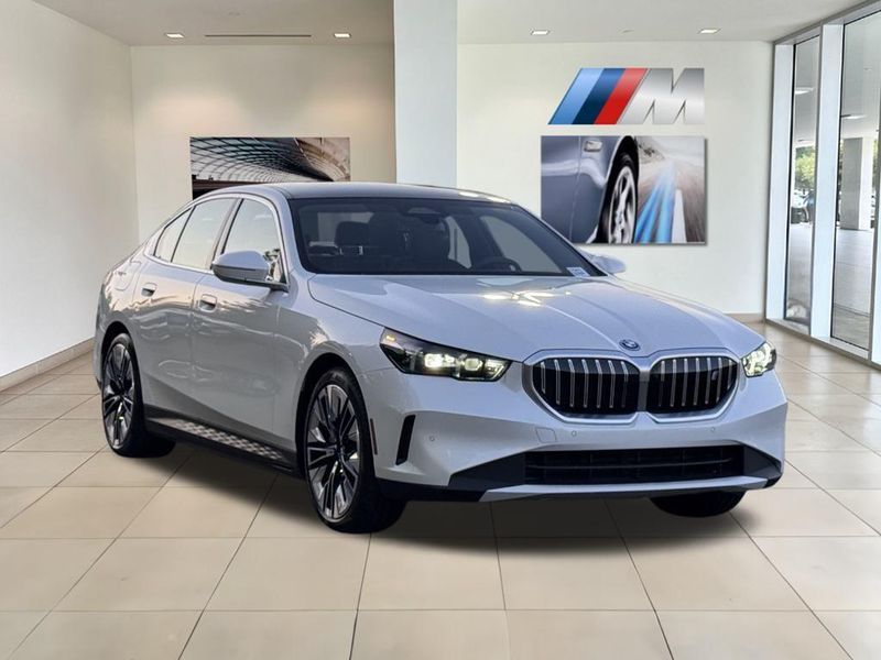 2025 BMW i5 xDrive40Image 3