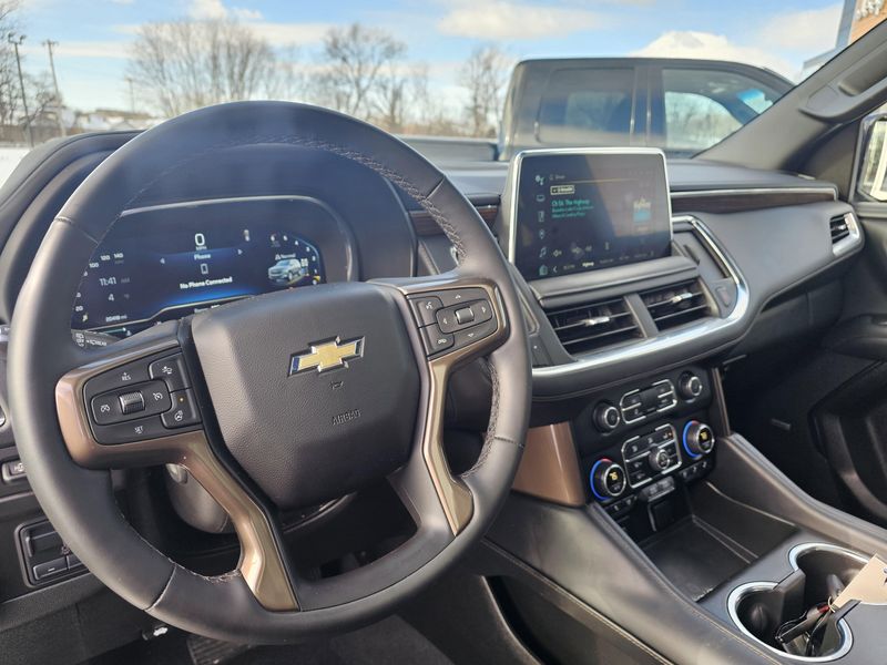 Used 2024 Chevrolet Suburban High CountryImage 16