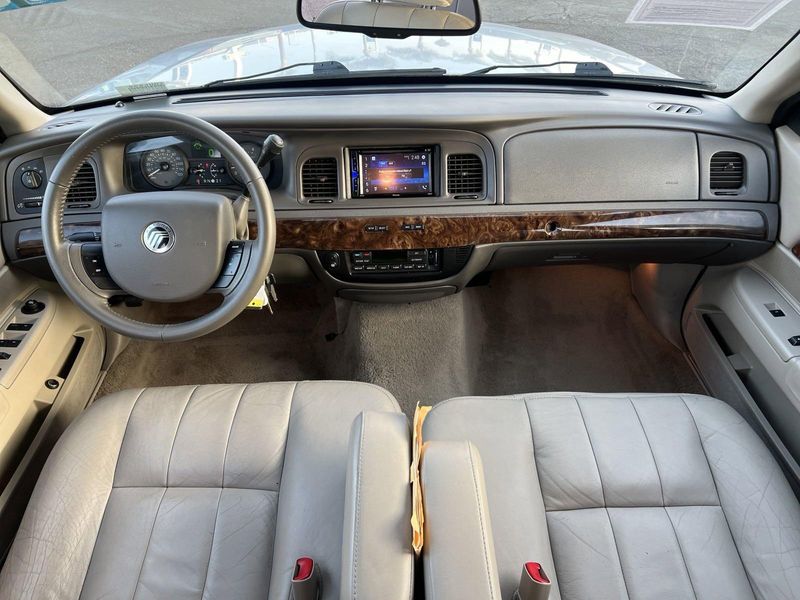 2010 Mercury Grand Marquis LSImage 18