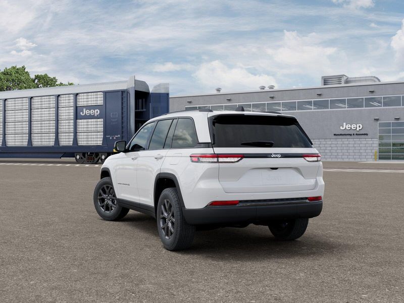 New 2027 Jeep Grand Cherokee Laredo X 4x2Image 3