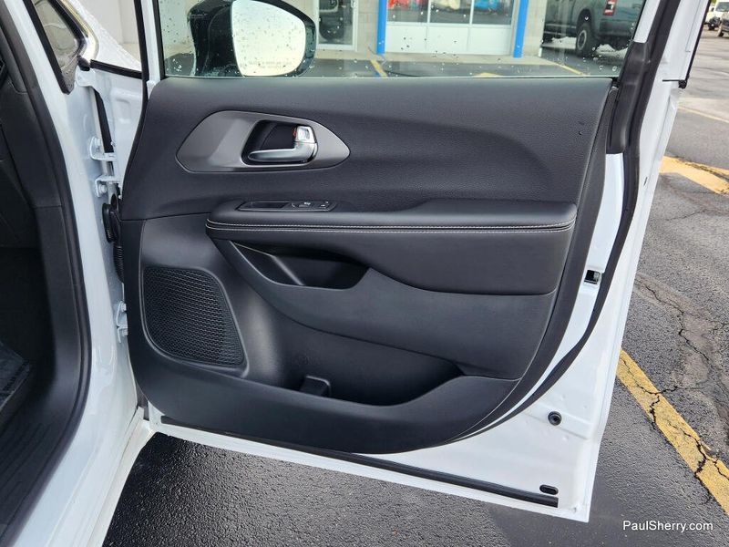New 2026 Chrysler Voyager Lx
