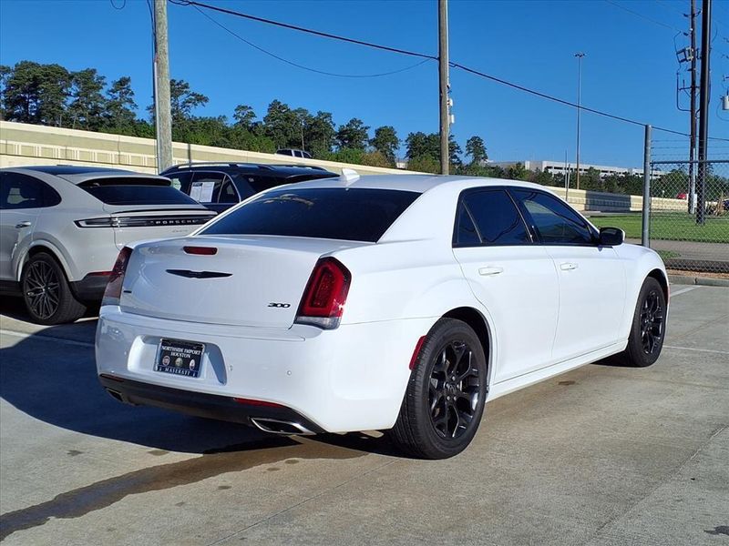 Used 2023 Chrysler 300 TouringImage 7