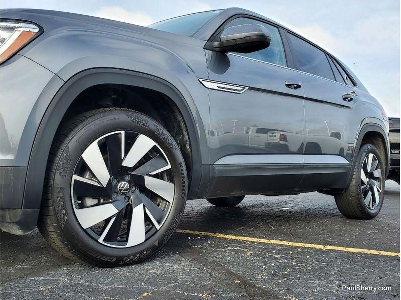 Used 2025 Volkswagen Atlas Cross Sport 2.0T SE w/Technology