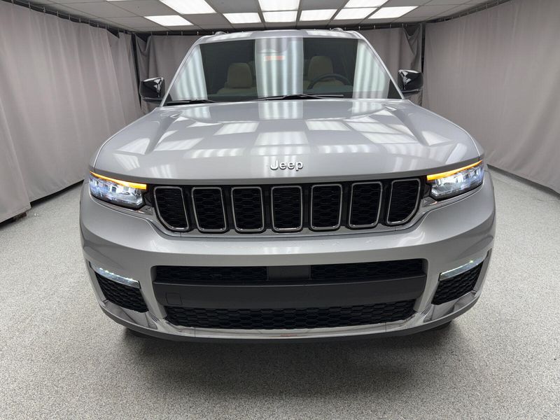 New 2025 Jeep Grand Cherokee L Limited 4x4Image 5