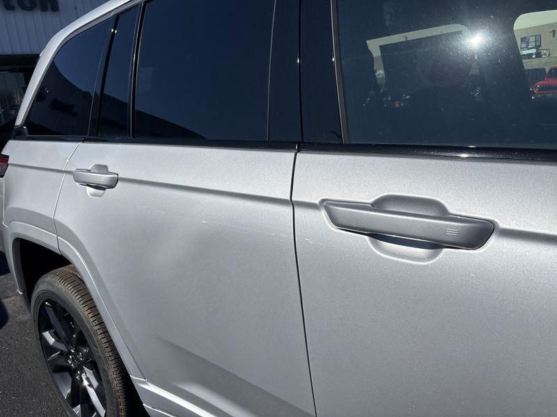 New 2026 Jeep Grand Cherokee Limited Reserve 4x4Image 5