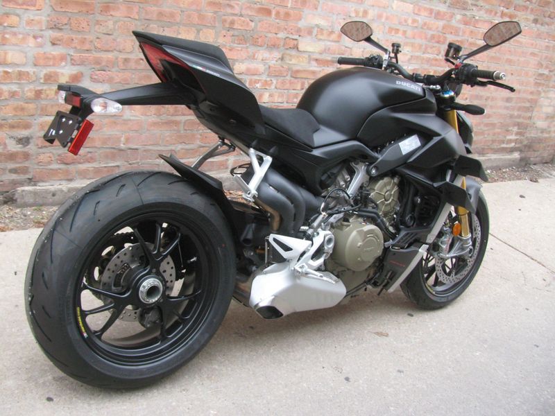 2022 Ducati Streetfighter V4 SImage 3