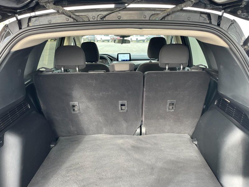 2020 Ford Escape SE photo 7