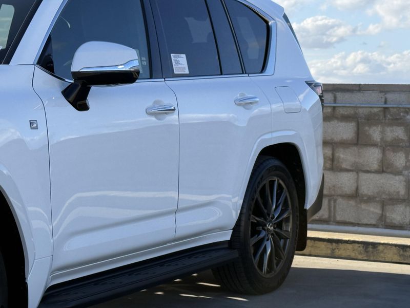 New 2026 Lexus LX 700h F SPORT HandlingImage 8