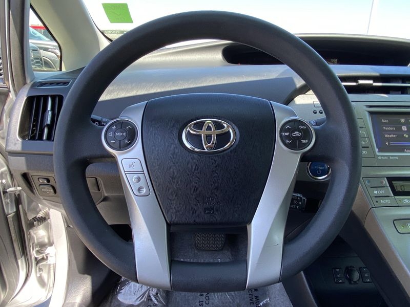 Used 2014 Toyota Prius Plug-In Image 26