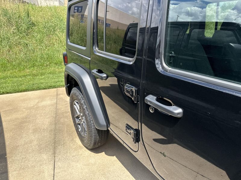 New 2025 Jeep Wrangler 4-door Sport SImage 5