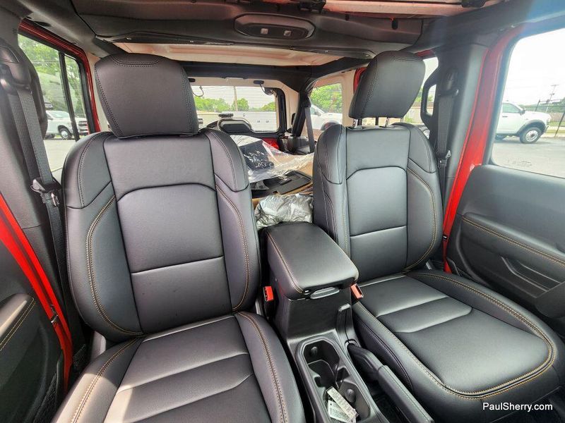 New 2025 Jeep Wrangler 4-door SaharaImage 35