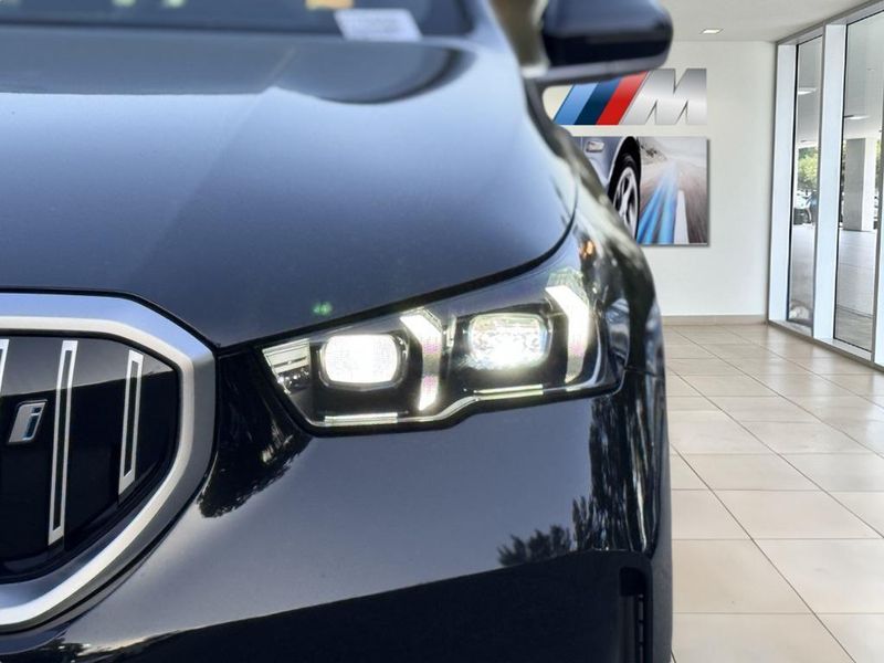 2025 BMW i5 xDrive40Image 12