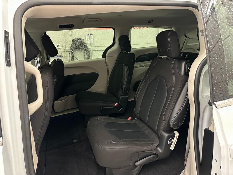 2022 Chrysler Voyager LXImage 22