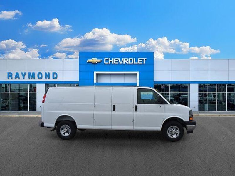 New 2025 Chevrolet Express 2500 Work VanImage 2