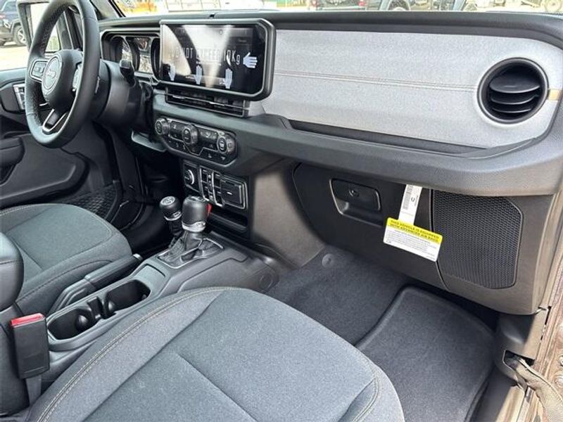 2025 Jeep Wrangler Unlimited Sport S photo 13