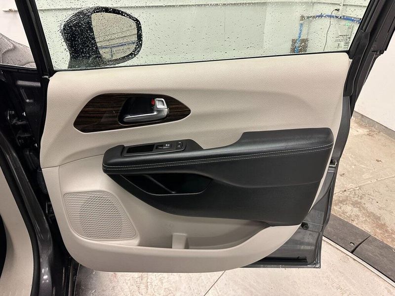 2023 Chrysler Pacifica LimitedImage 31