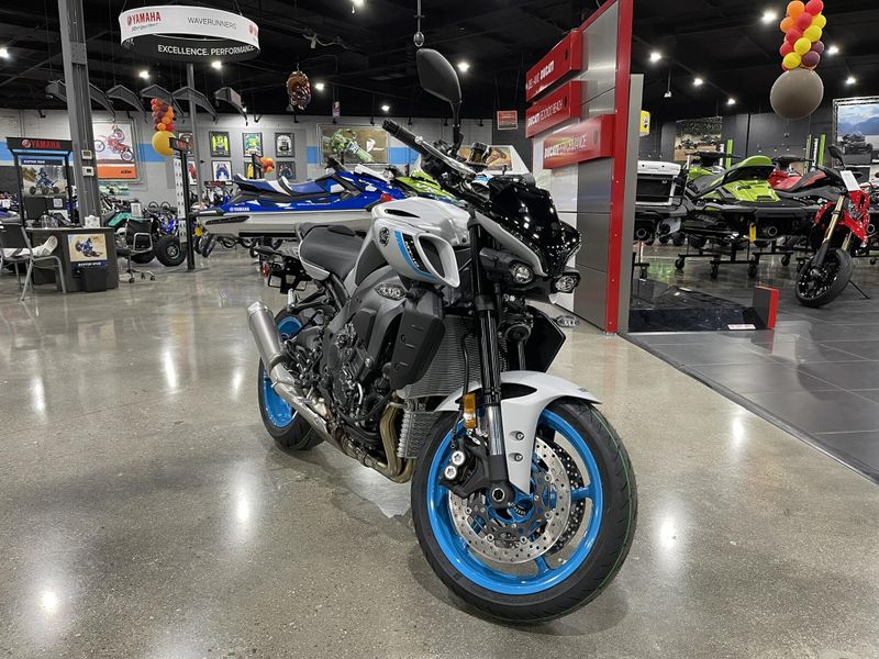 2025 Yamaha MT-10 Image 12