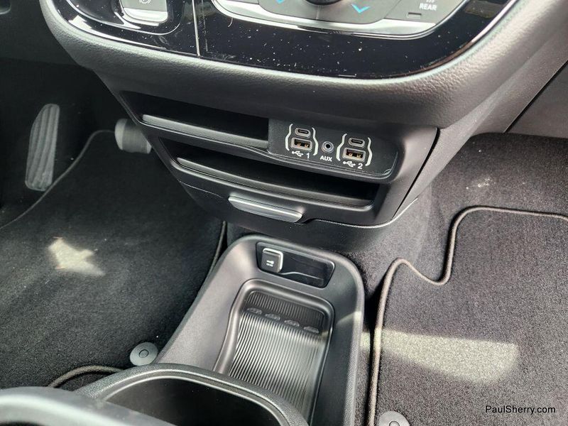 New 2025 Chrysler Voyager LxImage 38