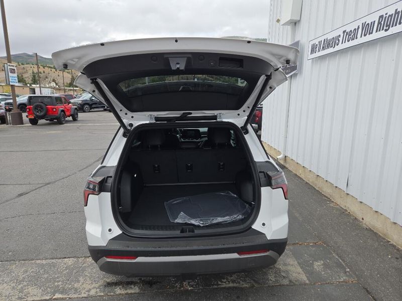 2026 Chevrolet Equinox LT photo 4