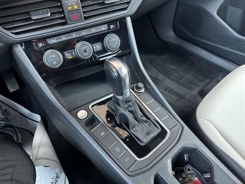 2019 Volkswagen Jetta R-LineImage 7