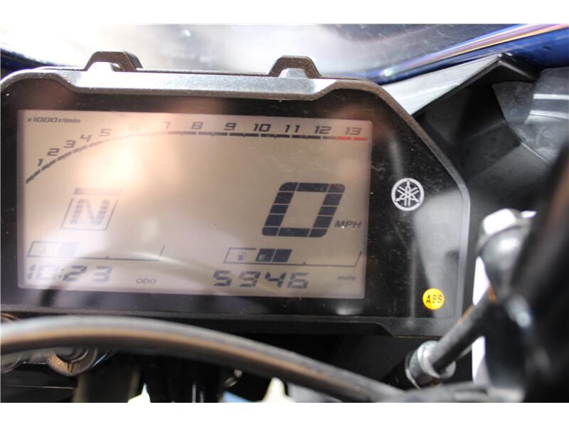 Used 2022 Yamaha YZFR-3 Image 5