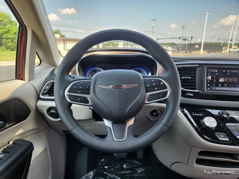 Used 2023 Chrysler Voyager LXImage 47