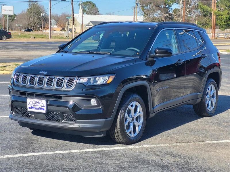 2025 Jeep Compass Latitude 4x4Image 3