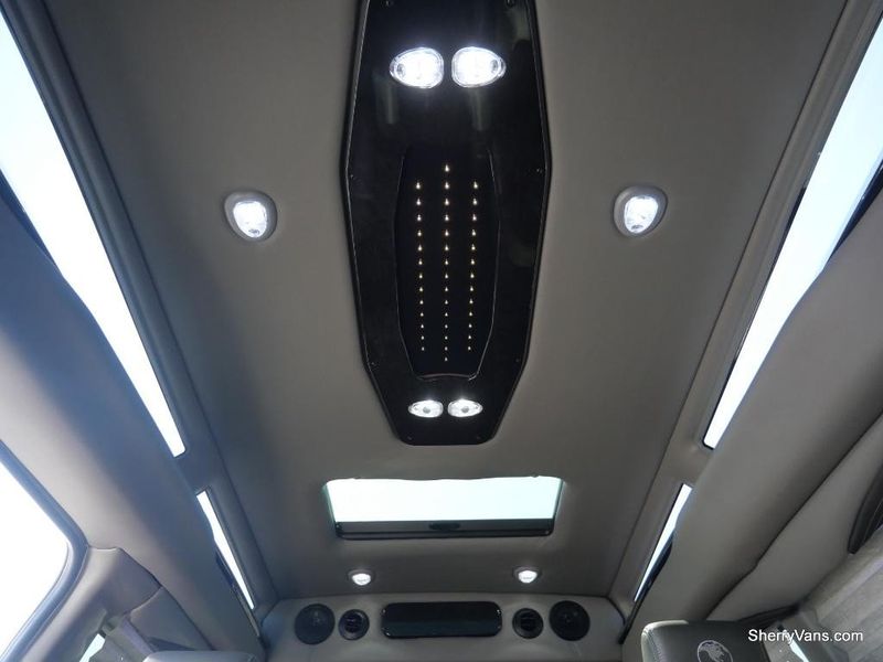 2021 Chevrolet Express Passenger Image 39
