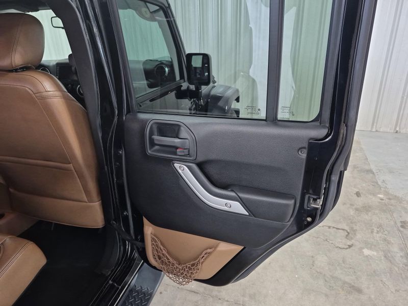 Used 2016 Jeep Wrangler Unlimited SaharaImage 7