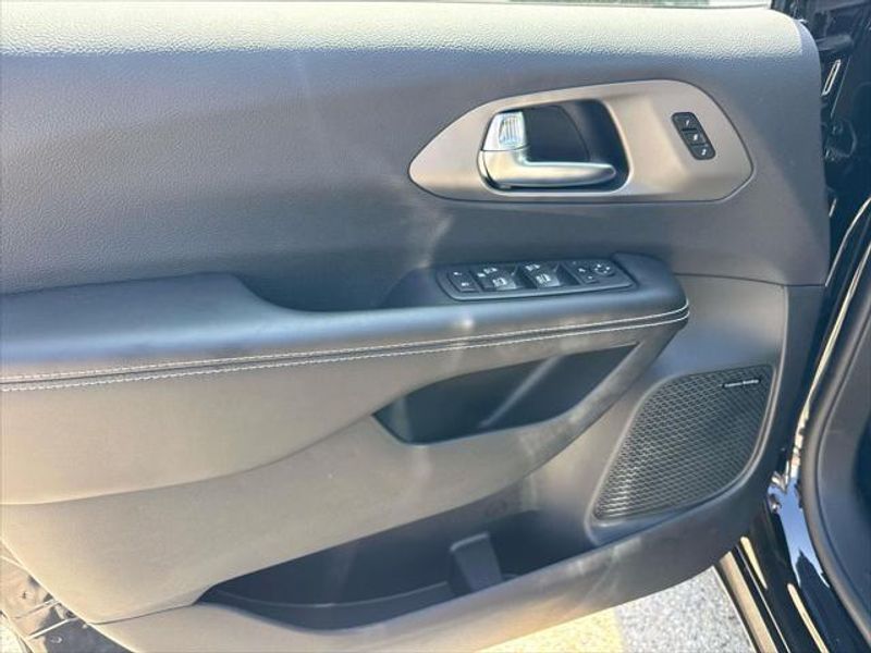New 2027 Chrysler Pacifica Limited Awd