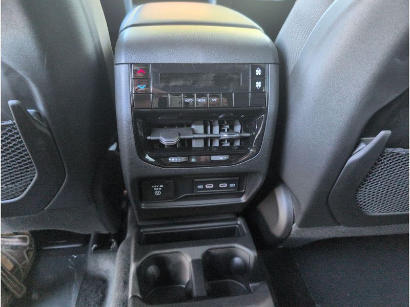 New 2027 Jeep Grand Cherokee L Limited 4x2Image 34