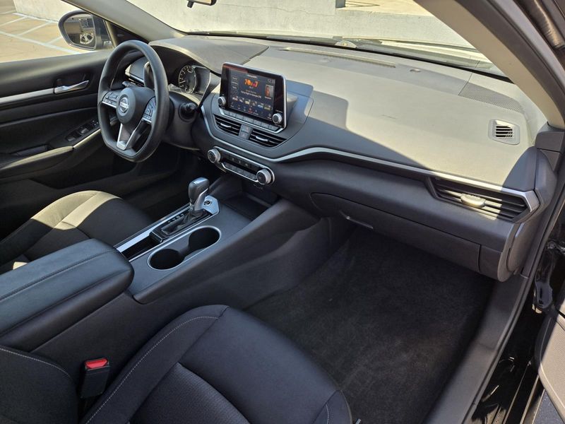 Used 2022 Nissan Altima 2.5 SV Sedan
