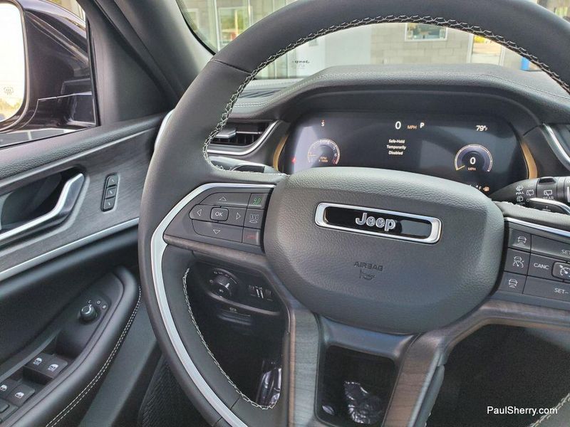 New 2025 Jeep Grand Cherokee Limited 4x4Image 28