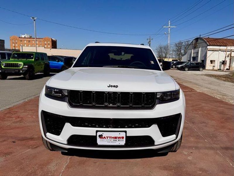 New 2026 Jeep Grand Cherokee L Limited Reserve 4x4Image 2