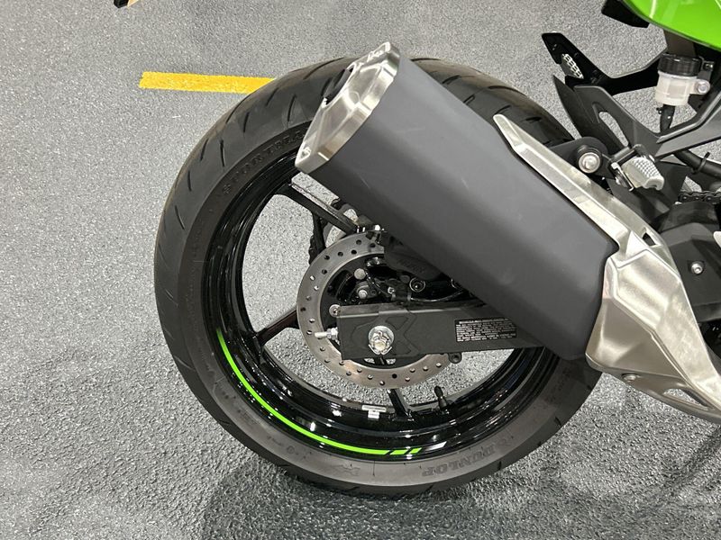 2024 Kawasaki NINJA 500 KRT EDITION SE ABS  in a LIME GREEN/EBONY exterior color. Del Amo Motorsports of Redondo Beach (424) 390-7811 delamomotorsports.com 