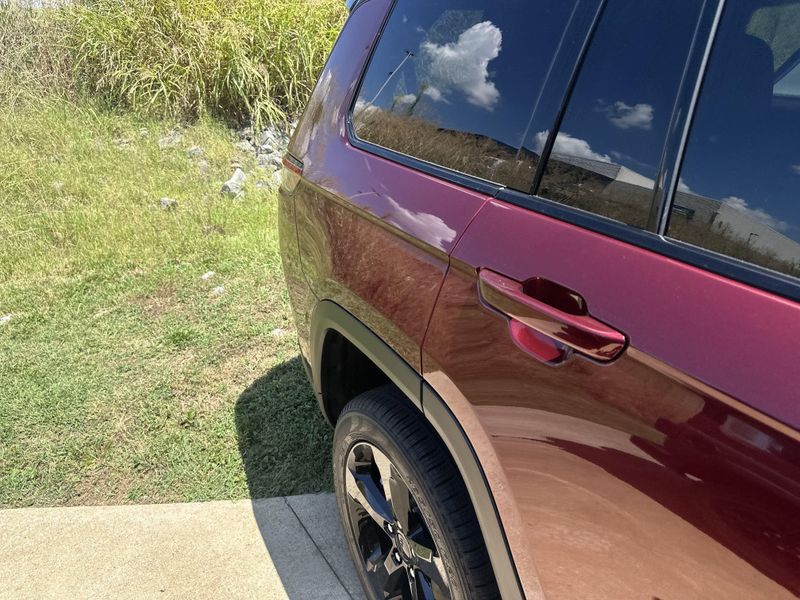 New 2025 Jeep Grand Cherokee L Limited 4x4Image 6