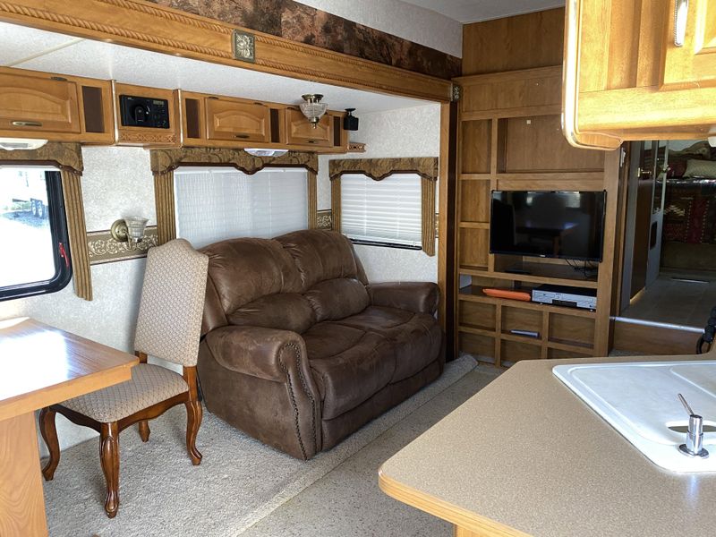 Used 2004 FLEETWOOD PROWLER REGAL 285RLS AX6 Image 8