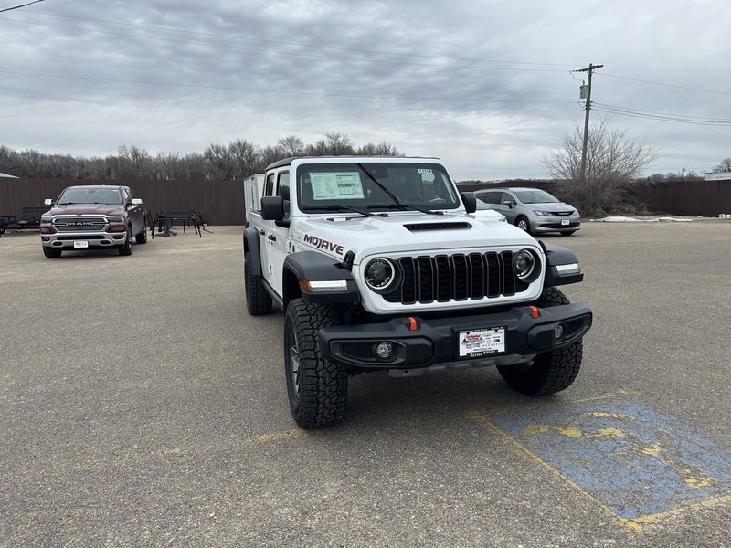 2024 Jeep Gladiator Mojave 4x4Image 2