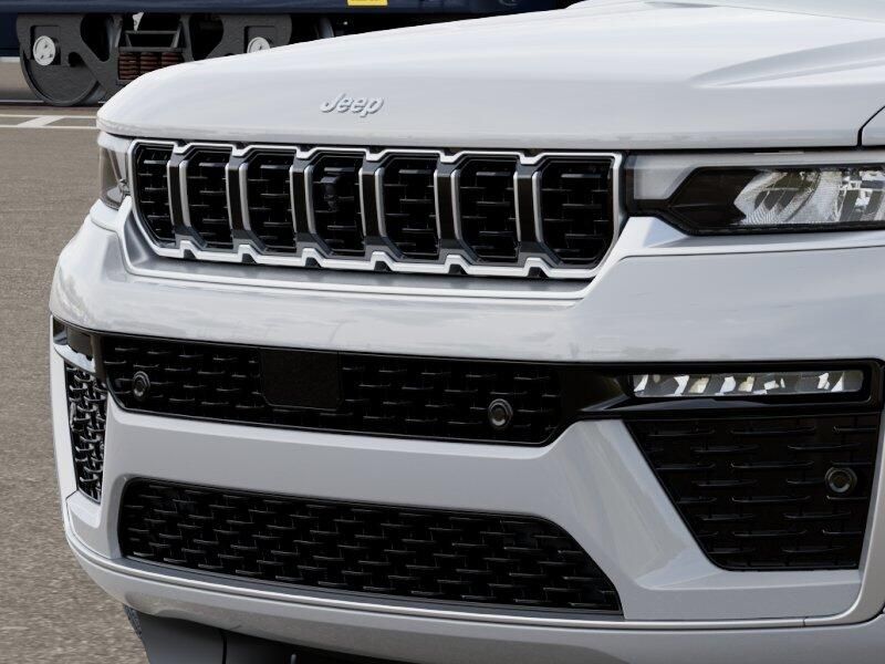 New 2026 Jeep Grand Cherokee L Summit 4x4Image 11