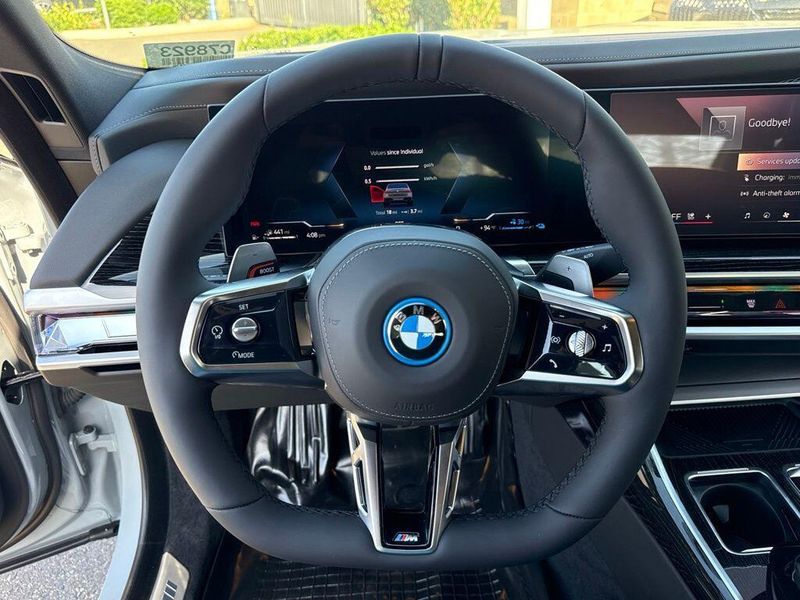New 2026 BMW 7 Series 750e xDriveImage 18