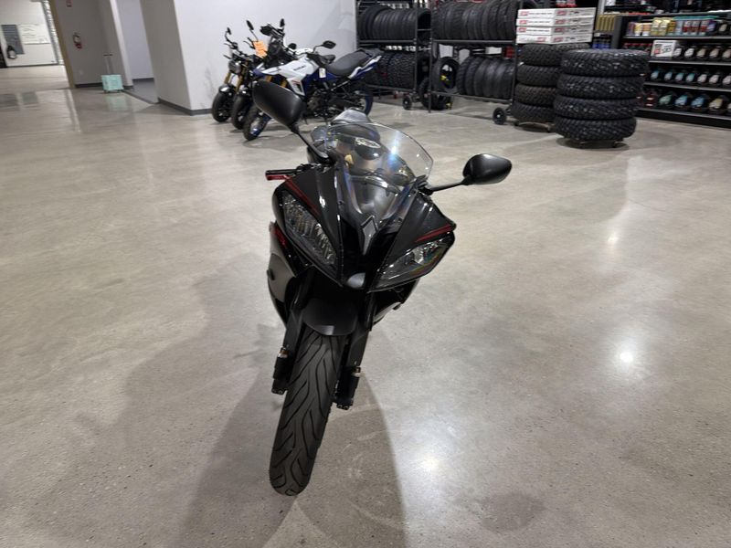 Used 2015 Yamaha YZF-R6 Image 12