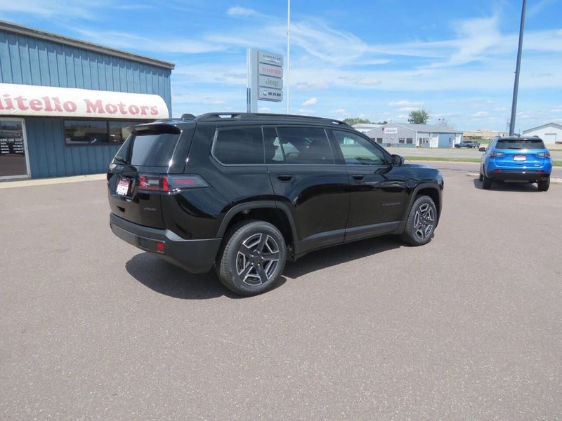 New 2026 Jeep Cherokee Laredo 4x4Image 4