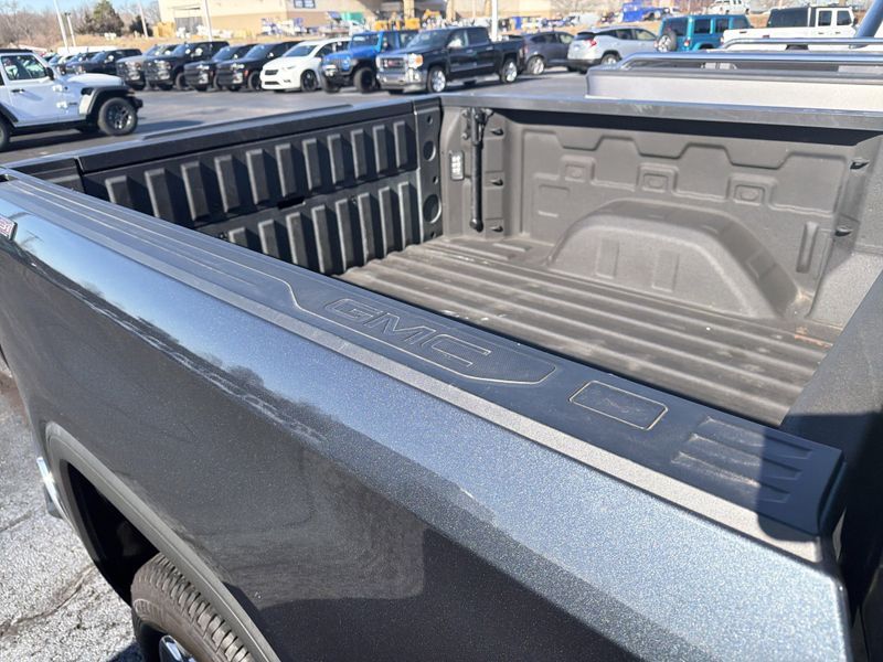 Used 2022 GMC Sierra 1500 Limited SLTImage 5