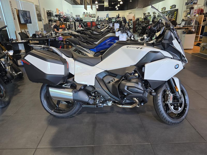 New 2026 BMW R1300RT Image 1