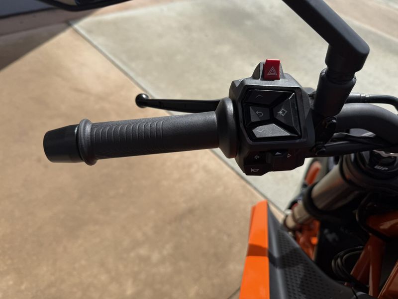 New 2025 KTM 390 DUKE Image 6