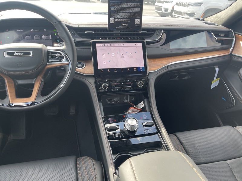 2023 Jeep Grand Cherokee Summit Reserve 4xeImage 10
