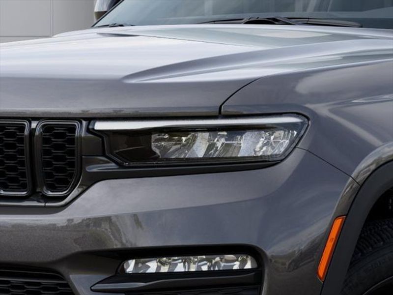 2025 Jeep Grand Cherokee Limited photo 3