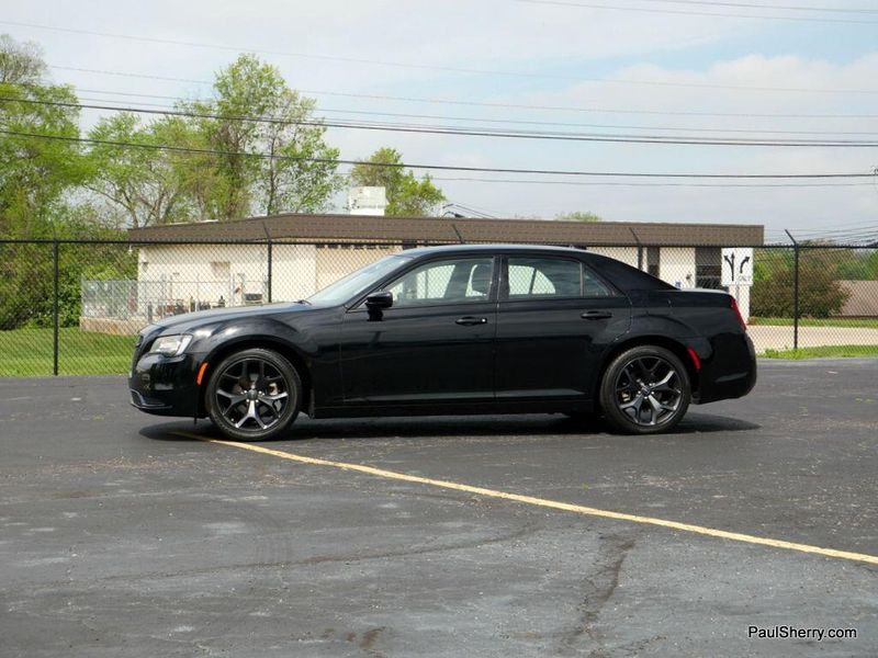 2023 Chrysler 300 Touring SportImage 7