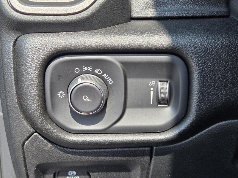 New 2026 RAM 1500 Tradesman Crew Cab 4x2 6'4' Box
