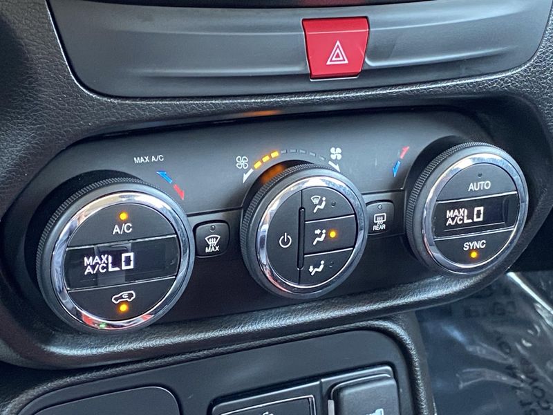 2017 Jeep Renegade Image 21